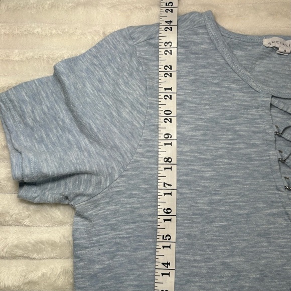 4/25$ Socialite V-Cut Light Blue Relaxed Fit Short Sleeve T-Shirt Womens Small - Picture 7 of 7